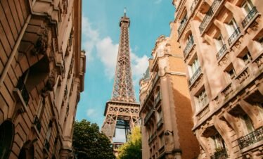 eiffel tower in paris during daytime