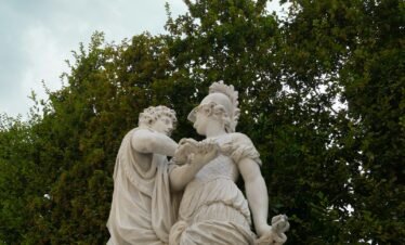 a statue of a man and a woman holding hands